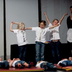 Groepsoptreden (2) - Toneelvereniging Plankenkoorts 